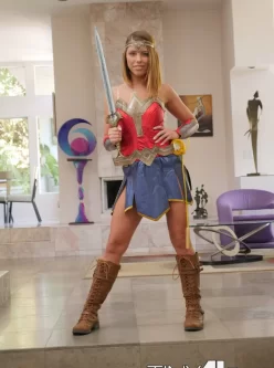 Adriana Chechik is Wonder Woman【111p 27m】度盘